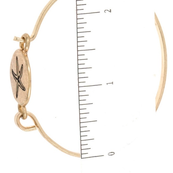 🟠3/$25 Starfish etched disk bracelet - Silver - Picture 3 of 4